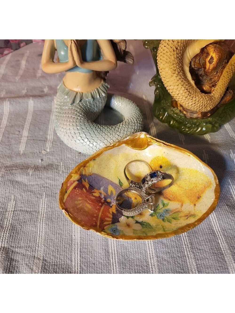 DECOUPAGE EASTER CHICK AND EGGS ON A CLAM SHELL - Picture 3 of 5